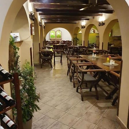 Excalibur Penzion A Restaurace Moravska Trebova Ngoại thất bức ảnh