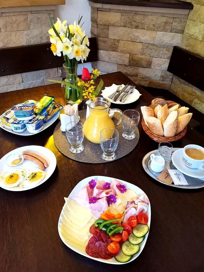 Excalibur Penzion A Restaurace Moravska Trebova Ngoại thất bức ảnh