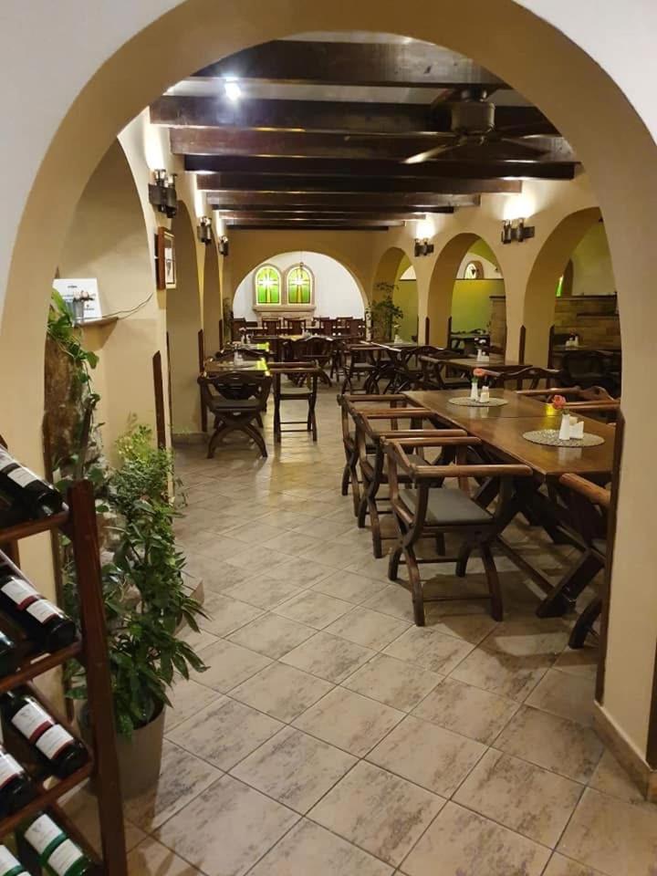 Excalibur Penzion A Restaurace Moravska Trebova Ngoại thất bức ảnh