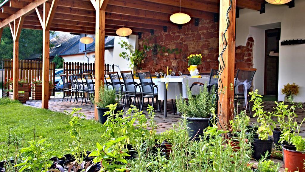 Excalibur Penzion A Restaurace Moravska Trebova Ngoại thất bức ảnh