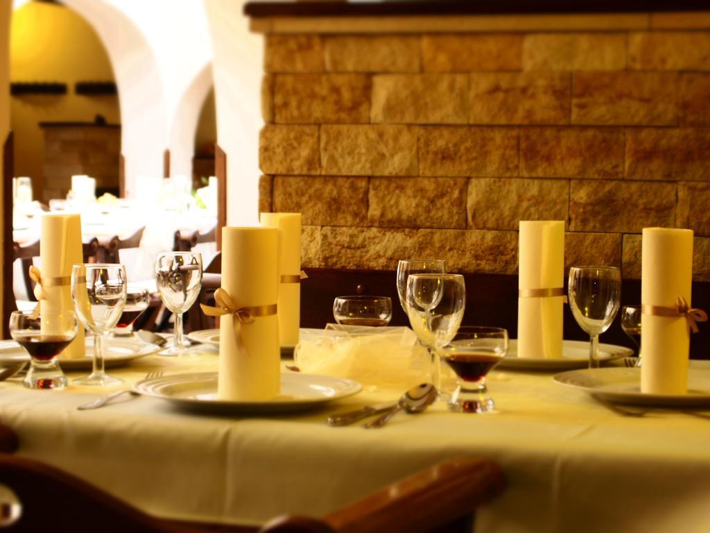 Excalibur Penzion A Restaurace Moravska Trebova Ngoại thất bức ảnh