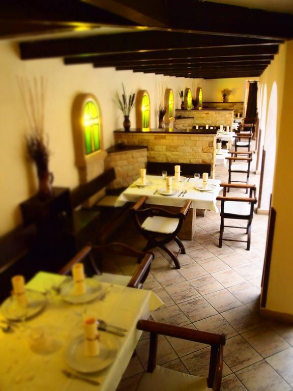 Excalibur Penzion A Restaurace Moravska Trebova Ngoại thất bức ảnh