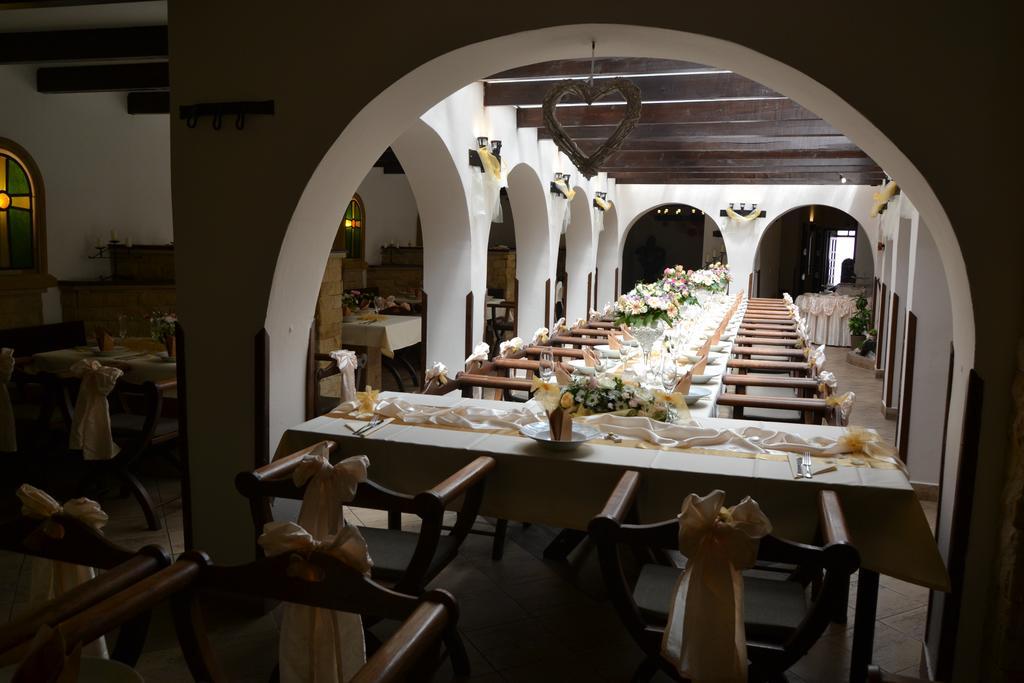 Excalibur Penzion A Restaurace Moravska Trebova Ngoại thất bức ảnh