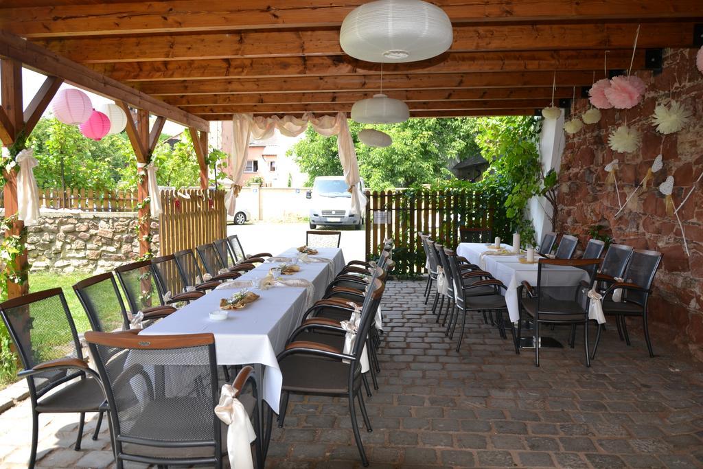 Excalibur Penzion A Restaurace Moravska Trebova Ngoại thất bức ảnh