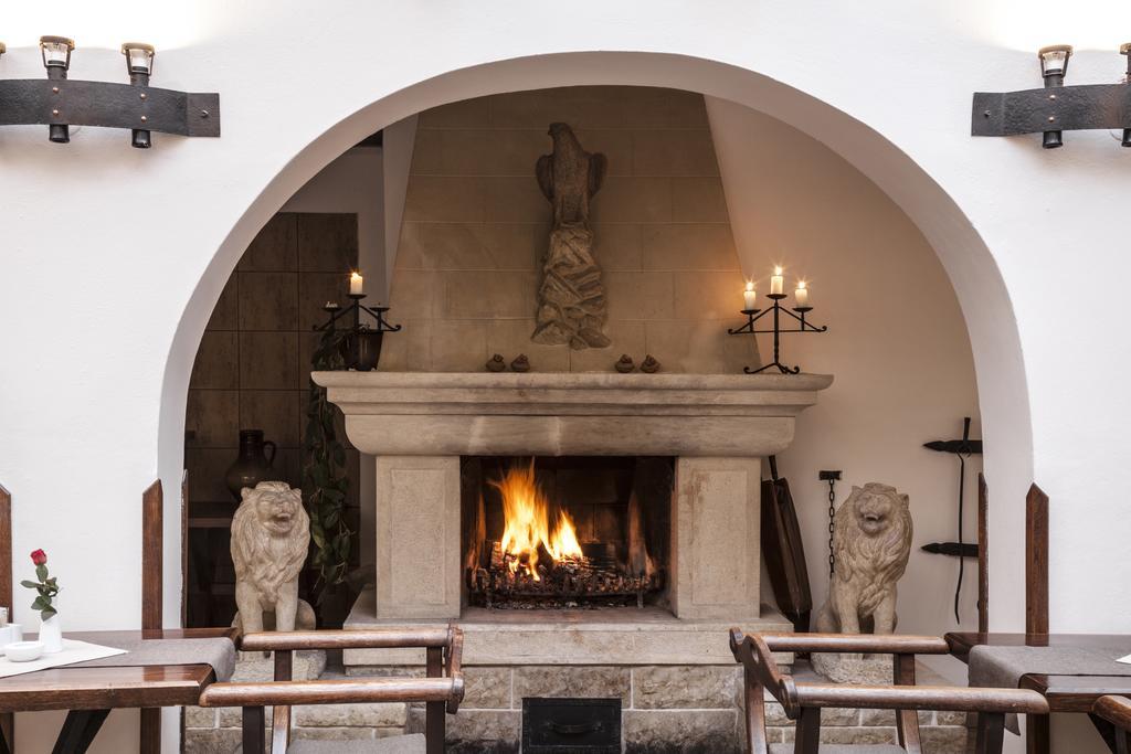 Excalibur Penzion A Restaurace Moravska Trebova Ngoại thất bức ảnh
