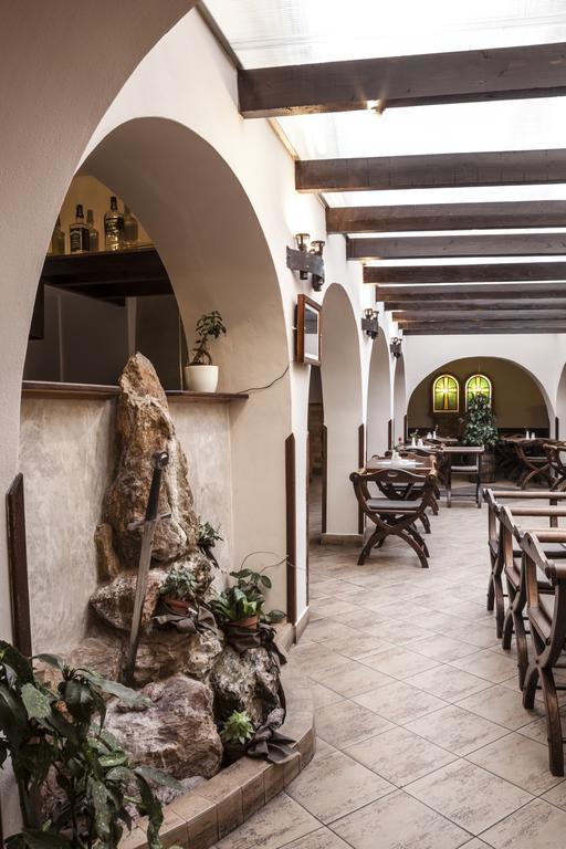 Excalibur Penzion A Restaurace Moravska Trebova Ngoại thất bức ảnh