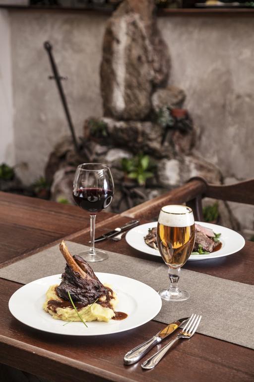 Excalibur Penzion A Restaurace Moravska Trebova Ngoại thất bức ảnh