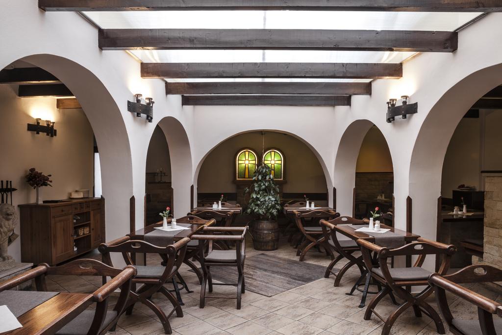 Excalibur Penzion A Restaurace Moravska Trebova Ngoại thất bức ảnh