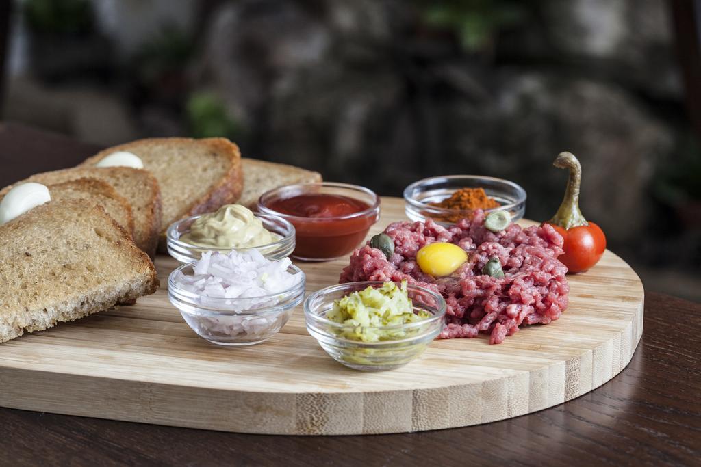 Excalibur Penzion A Restaurace Moravska Trebova Ngoại thất bức ảnh