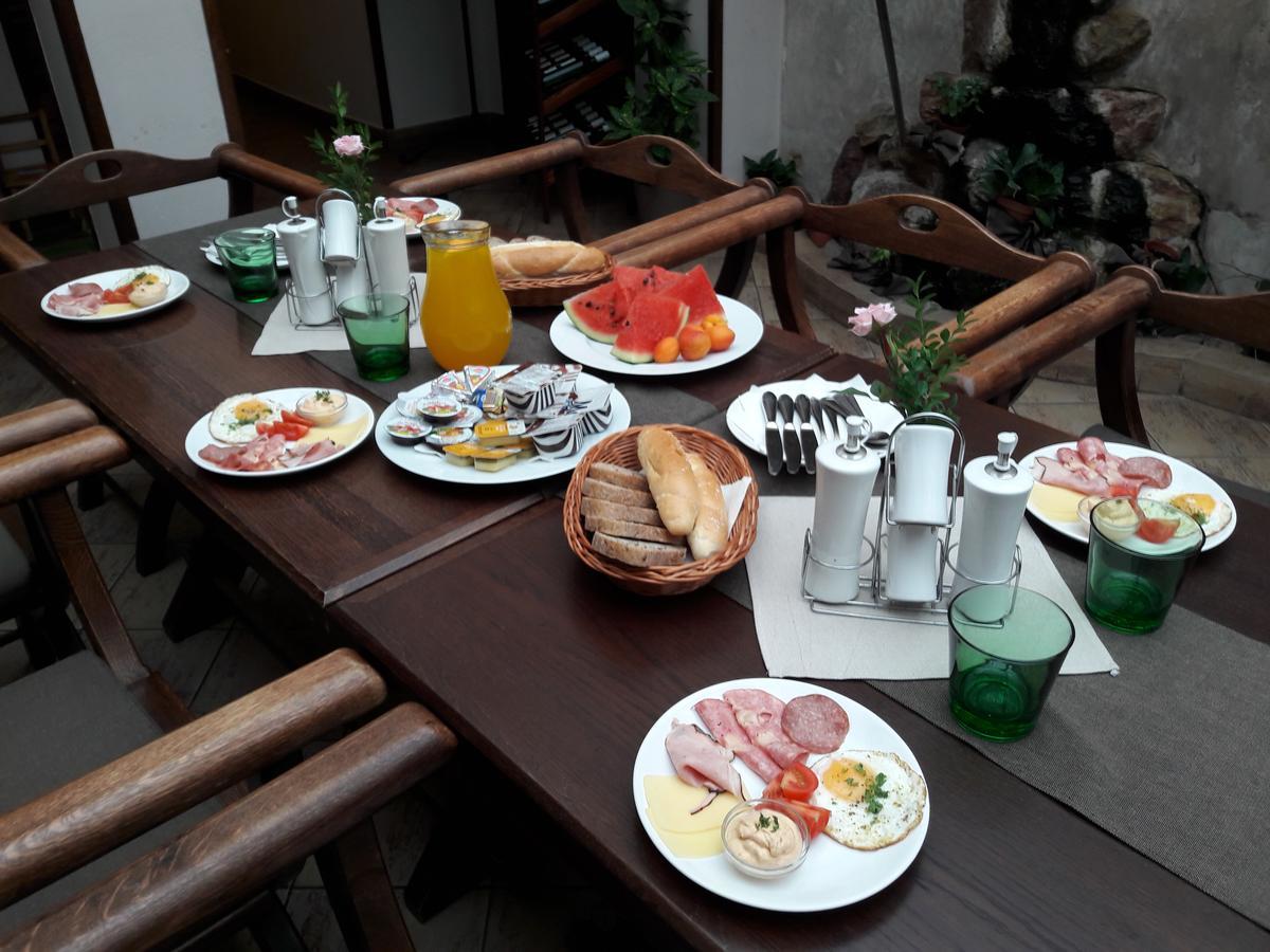 Excalibur Penzion A Restaurace Moravska Trebova Ngoại thất bức ảnh
